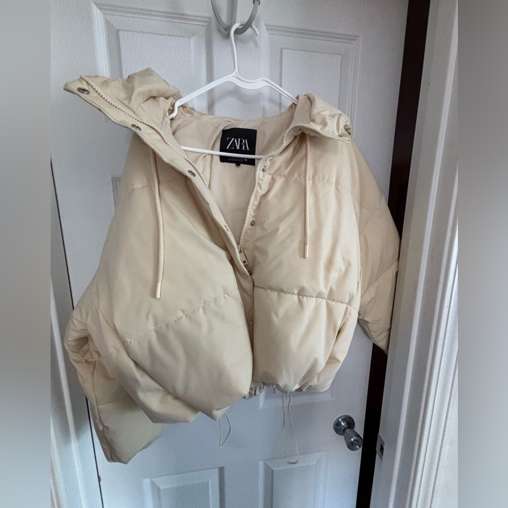 ZARA CREAM PUFFER JACKET WITH HOOD (does not come off) SMALL